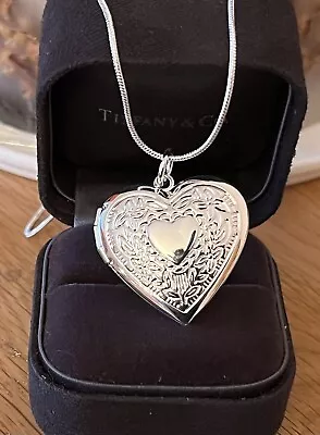 Beautiful Floral Open Heart Locket Keepsake Photo Pendant Necklace And 18” Chain • £6.25