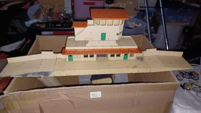 £10.50 • Buy Hornby Dublo Meccano Art Deco Metal Train Station Platform Vintage + Signal Box.