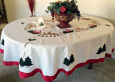 Vintage Christmas Embroidered Santa Tablecloth OVAL White/Ivory W/Napkins 6-8ppl • $70