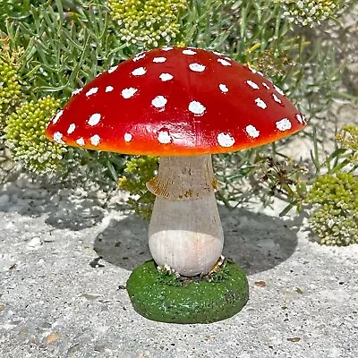 Large Mushroom / Toadstool Garden Ornament Realistic Design Mushroom • £16.99