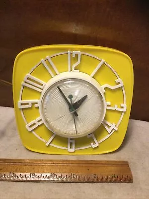 Vintage GE Mid Century General Electric 2H44 Kitchen Telechron Clock Yellow • $56