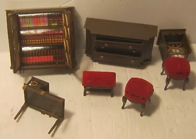 7 Pieces Dollhouse Miniature Plastic Furniture Some Issues!! NO RESERVE!! • $5