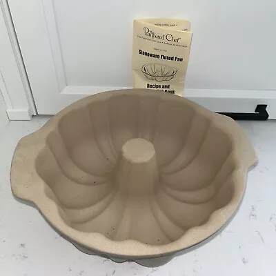 $24 • Buy The Pampered Chef #1440 Family Heritage Stoneware 10.5  Baking Pan Fluted