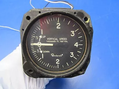 United Instruments Vertical Speed Indicator Lighted 28V P/N 7040-B4L (0918-93) • $165