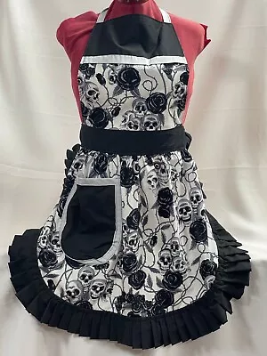 £25.99 • Buy RETRO VINTAGE 50s STYLE FULL APRON / PINNY - SKULLS & ROSES On WHITE