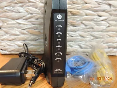 Motorola SURFboard SB5100 Cable Modem With Power Adapter USB And Ethernet Cords  • $10