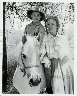 Press Photo Hayley Mills & Holly Aird In  The Flame Trees Of Thika  - Hpp33866 • $19.99