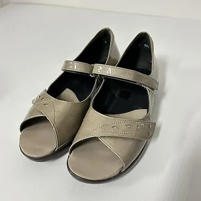 Ziera Super Support Taupe/ Beige Faux  Glossy Leather Sandals 42 W • $37