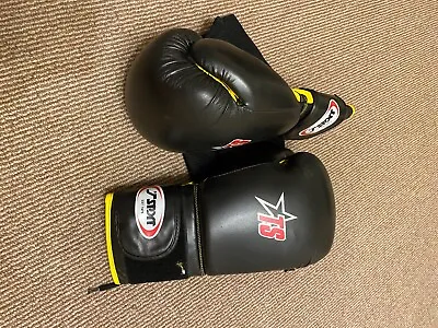Womens 160z Boxing Glove • £10