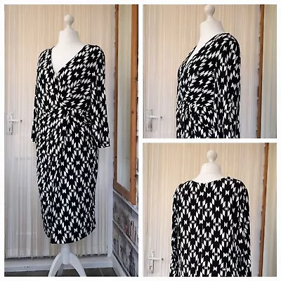 Magi Magisculpt Control Black White Geometric Slimming Dress Size 26 Brand New • £50