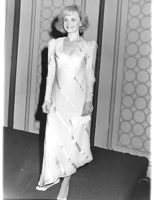 Margaret Ladd Falcon Crest 7x9 Original Photo #V0932 • £5.39