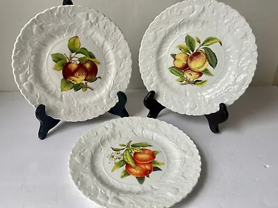 VTG 3 Plates Queens Royal Oak Fruit Print Acorns Embossed Edges England Fall 8  • $21.21