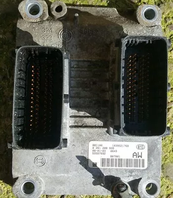 AW 55557932 Vauxhall Corsa D Engine Ecu OPEL Bosch 0261208939 • £20