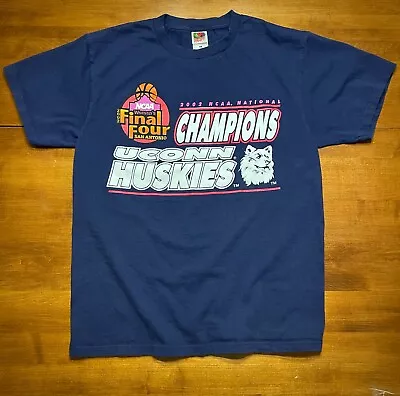 UCONN Huskies Women's 2002 NCAA Champions T-shirt Large Basketball Vintage Y2k • $19.95