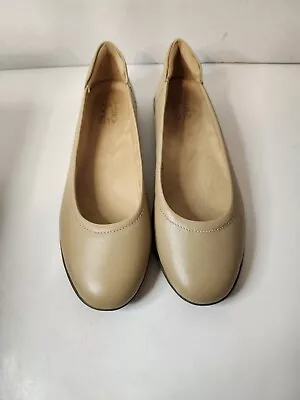 Naturalizer Women's Tan Flexy Leather Flats Size 9M • $29.99