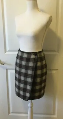$20 • Buy  Apostrophe Tweed Plaid Wrap Skirt~Gray Red~Lined-Leather Trim~Size 8-10~EUC