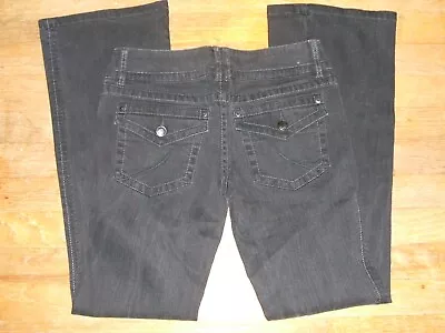 Womens ELLE Jeans Size 4 • $17.99