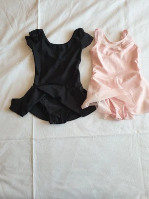 £4 • Buy Two Girl Short-sleeved Skirted Ballet Leotards 4 Years