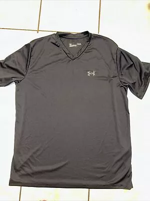 Under Armour Black Short Sleeve V-neck Large Loose Fitting Men’s Pullover Shirt • $15