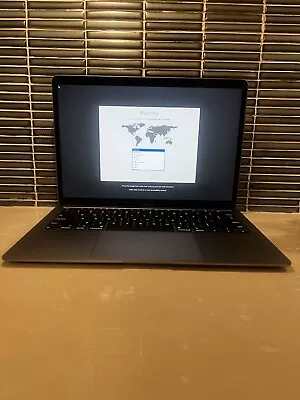 Apple MacBook Air - 13  - 256GB SSD  8GB RAM - Space Grey - 2020 • $1070