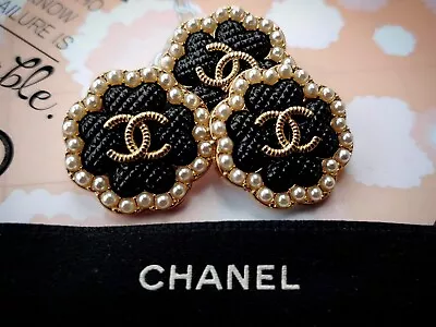 £40.43 • Buy 4 Vintage Chanel CC Stamped  Black Gold Pearl Buttons 22mm Lot Of 4