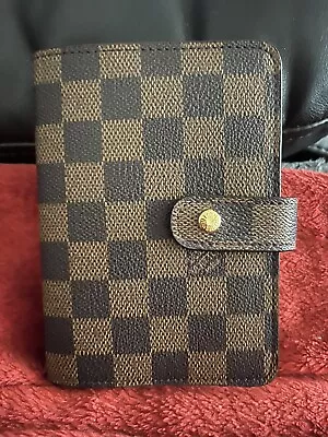 Louis Vuitton Note Book • £39.99