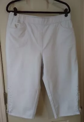 Quacker Factory Knit Embellished Capri Pants White Large • $12