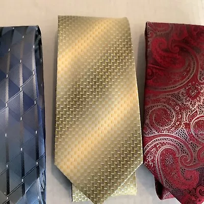 Van Heusen 100% Silk Mens Neckties Ties Multicolor Lot Of 3 • $8.45