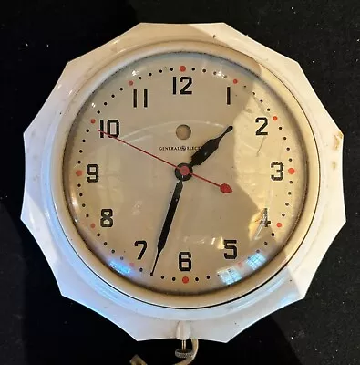 General Electric Vintage GE Round Wall Clock Model 2F02 • $9.99