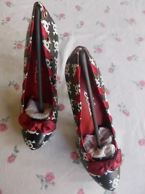 Ellie Shoes 400-Ahoy 5  Heel Pump Skull & Crossbones Size 9 • $45