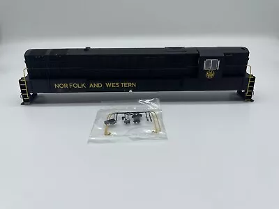 Atlas HO Trainmaster Deco Body Only Norfolk & Western HOTMPH1BNW No Road Number • $45