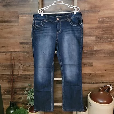 Maurices Straight Leg M Pocket Stitched Jeans Midrise Size 18 R • $12.99