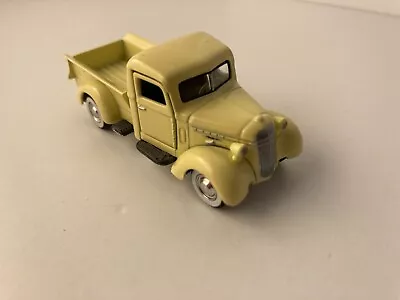 ROAD SIGNATURE 1937 Mack Jr. Yellow Real Riders Ww Loose • $14.95