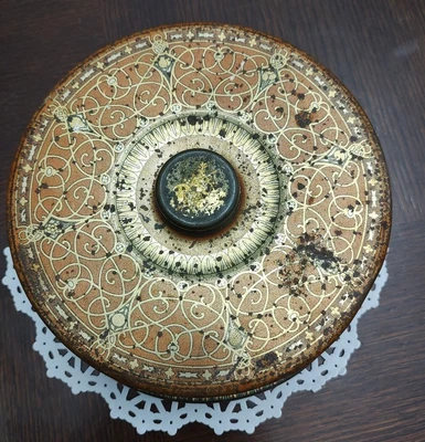 $15 • Buy Vintage Cake Tin - Farmhouse Kitchen/Din. Room Accent Adorable Pre-Loved 