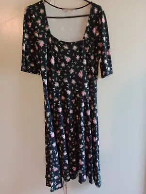 Review Black Floral Dress Size 16 • $15
