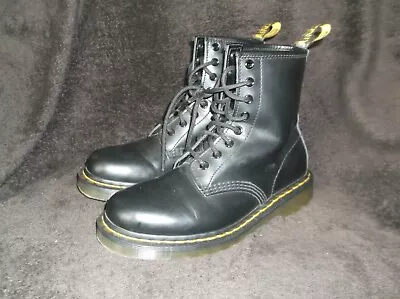 Dr. Martin Air Wair Black Leather Boot 11822 Mens Sz 6 • $69.99