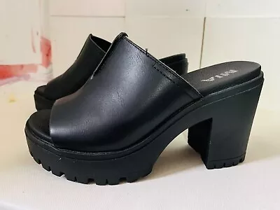 Mia Shoes Size 6 • $25