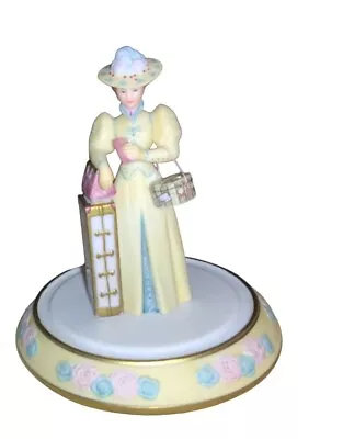 Avon MINI Mrs PFE Albee 3.5  Figurine - Award For President's Club 2002 • $9.99