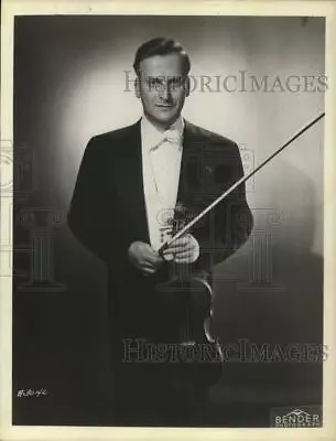 1961 Press Photo Violinist Yehudi Menuhin - Nha07803 • $17.99