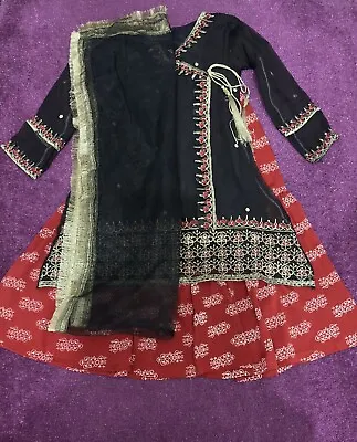 Girl Pakistani Suit Size 24 • £12