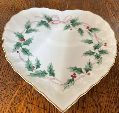 Mikasa RIBBON HOLLY Heart Shape 7  Candy Dish Bowl Plate Christmas Holiday Gold • $14.99