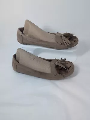 Minnitonka Mocassin Leather Shoes Sz. 8.5 Women Tan With Tassels And Feather • $18.90