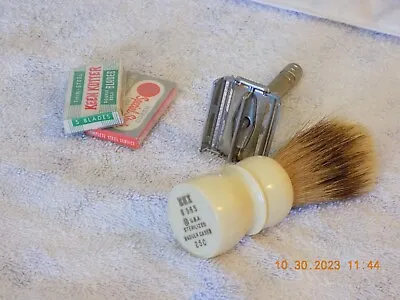 VIntage Gilette Safety Razor Rex Brush And Blades • $10.99