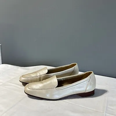 Women Size 9 1/2 M MICHELLE D Loafer Type Shoes Beige  Pre-owned 3a • $3