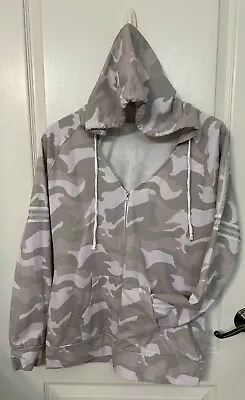 Venus Pink Camo Hoodie Zipper Front Medium • $14