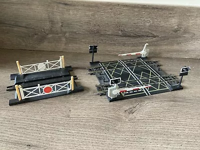 Hornby R636 Level Crossing + Barriers Oo Nickel Silver Track + R645 Single Xing • £8