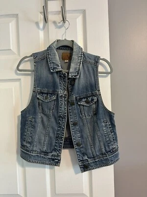 $4.20 • Buy American Eagle Womens Denim Vest Medium Wash Button Front Pockets Size Medium