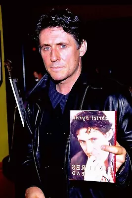 GABRIEL BYRNE PICTURES IN MY HEAD SIGNING  1995- 35mm Slide  • $9.99