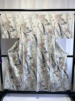 Vintage Japanese Kimono - Beautiful Silk Kimono Robe • $75