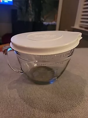 Pampered Chef Vintage Embossed 2qt Glass Batter Measure Mix Bowl Spout With Lid • $21